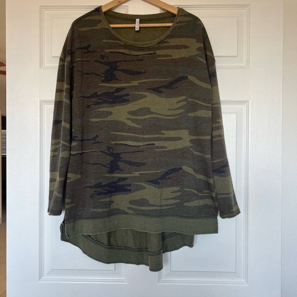 Z Supply Camo Sweater S Long Sleeve Crew Neck Distressed Hem Weekender Boho Slit